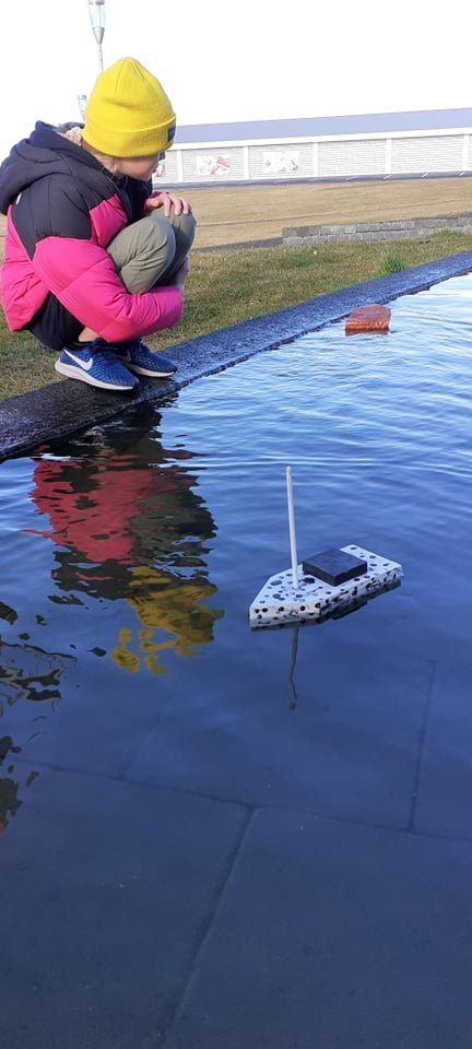 Nemendur í Hönnun og smíði prófuðu bátana sína