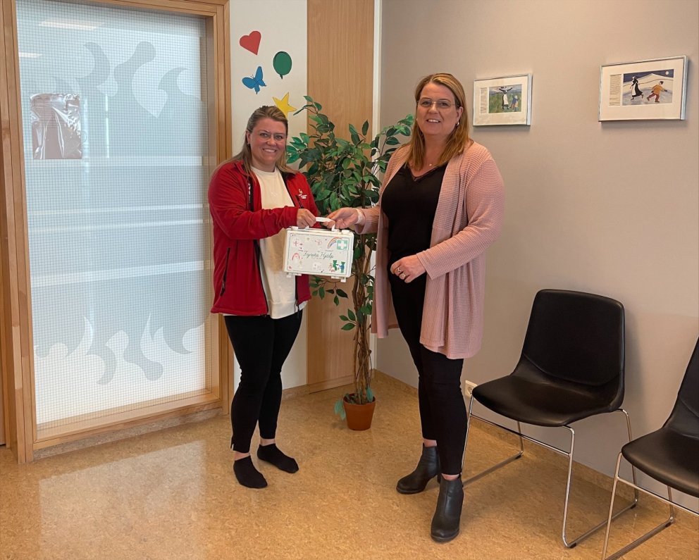 Gjöf frá Slysavarnadeildinni Unu í Garði