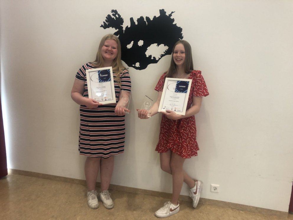 Ásdís Elma og Ásta Maren fengu aðalverðlaun Nýsköpunarkeppni grunnskólanna