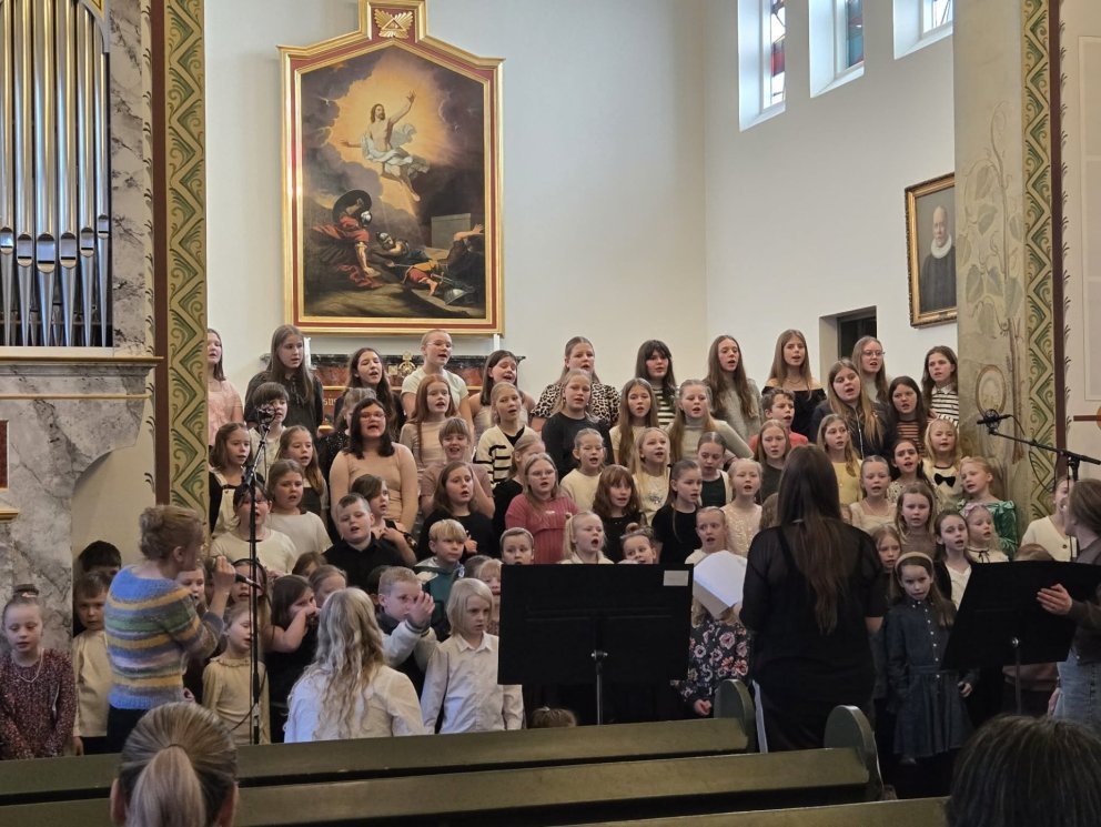 Barnakóramót - Í skugga vængja þinna