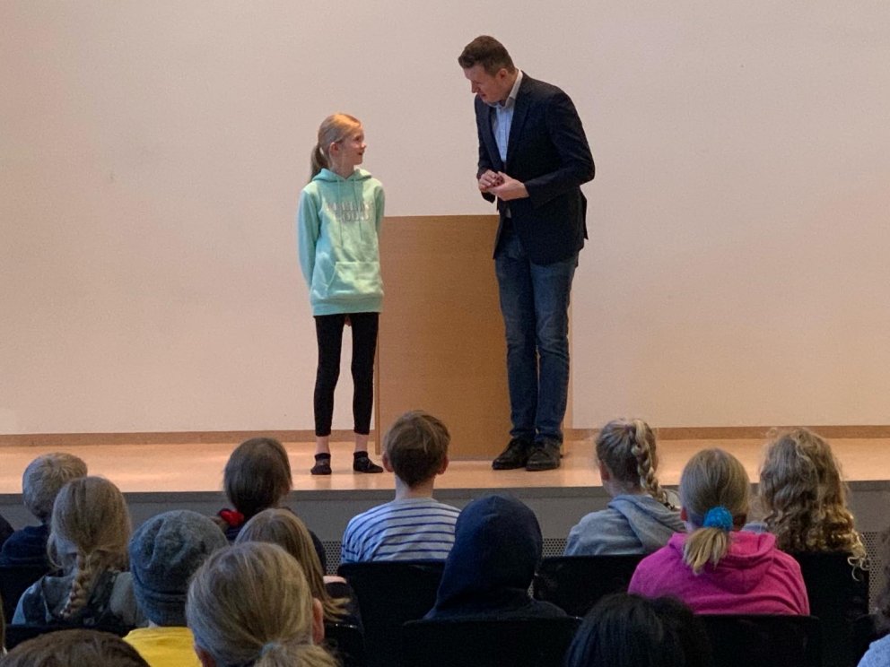 Einar Mikael töframaður heimsótti Sandgerðisskóla