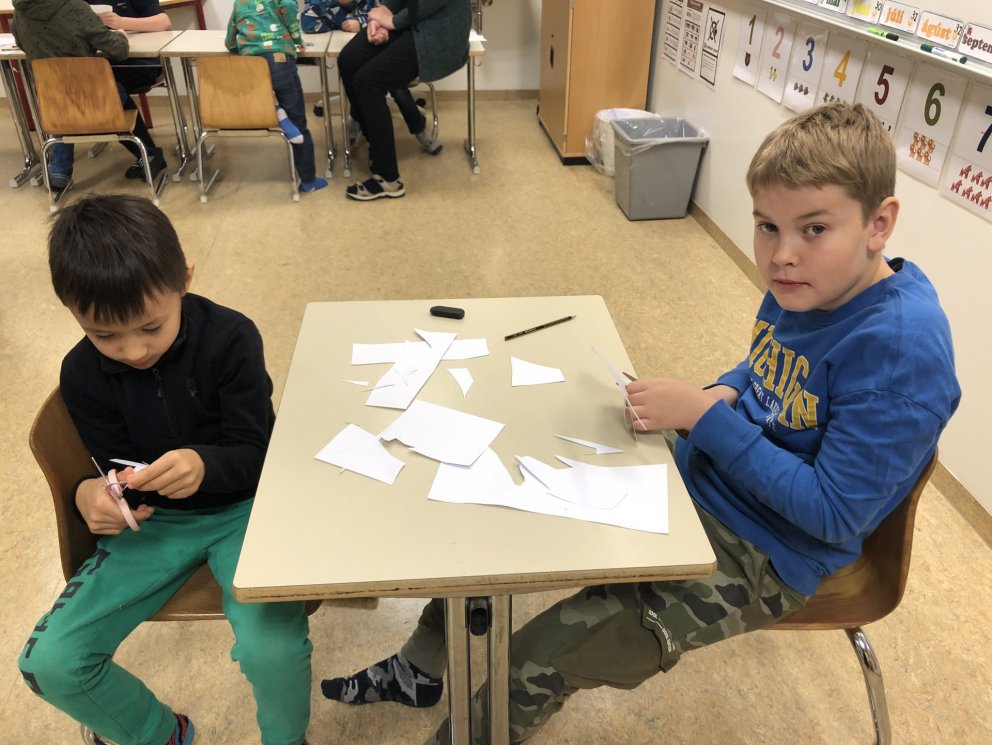 Samvinnuverkefni hjá 1. og 6. bekk