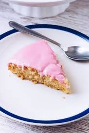 Nemendaráð selur kökur og gleraugu í góðgerðasöfnun