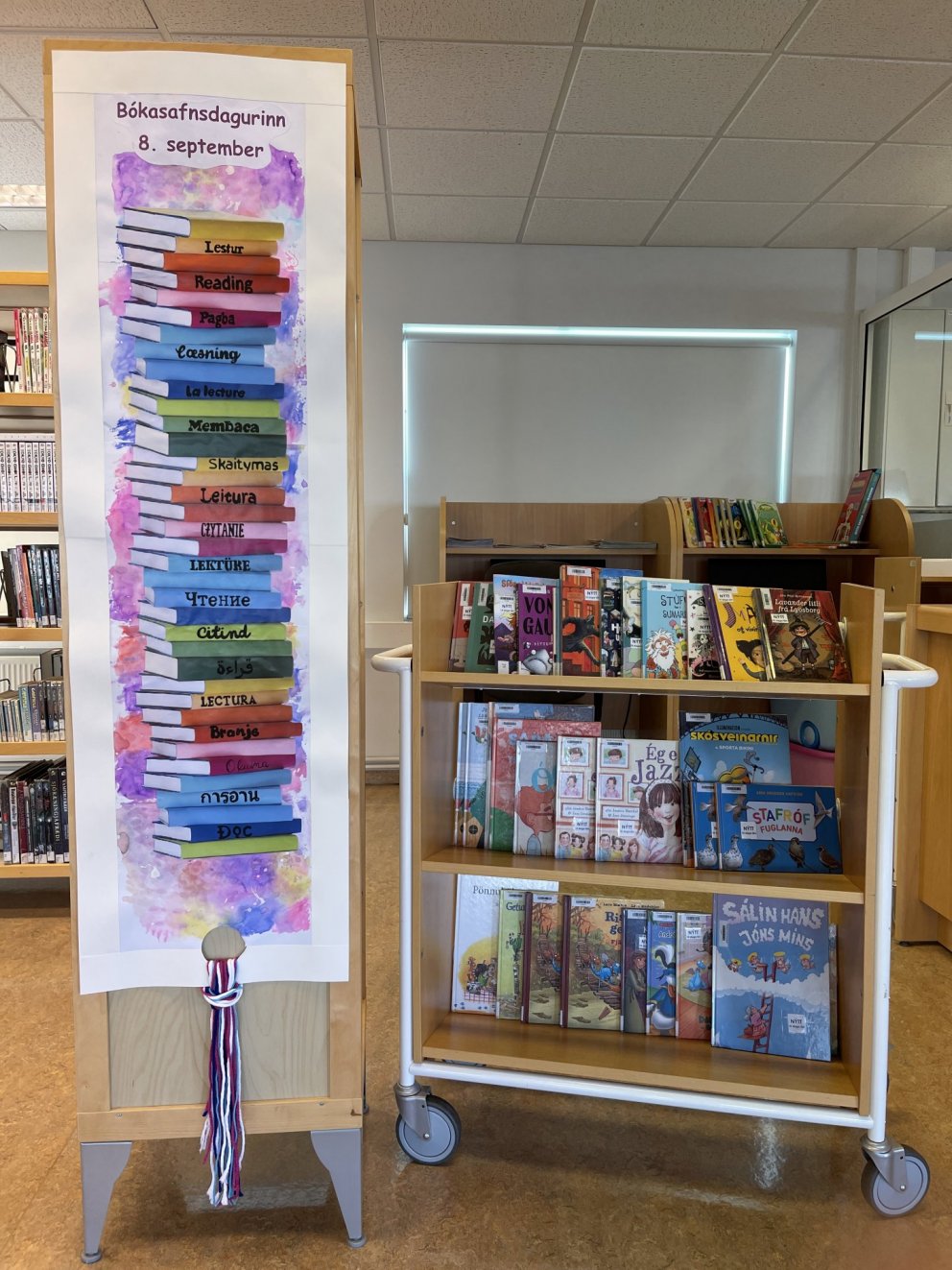 Veggspjald/listaverk eftir Konný Hrund myndmenntakennara.