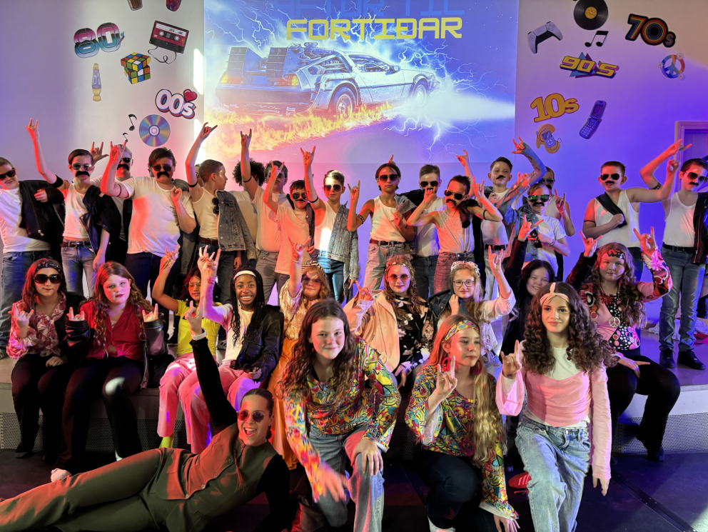 Árshátíð Sandgerðisskóla í anda áratuganna