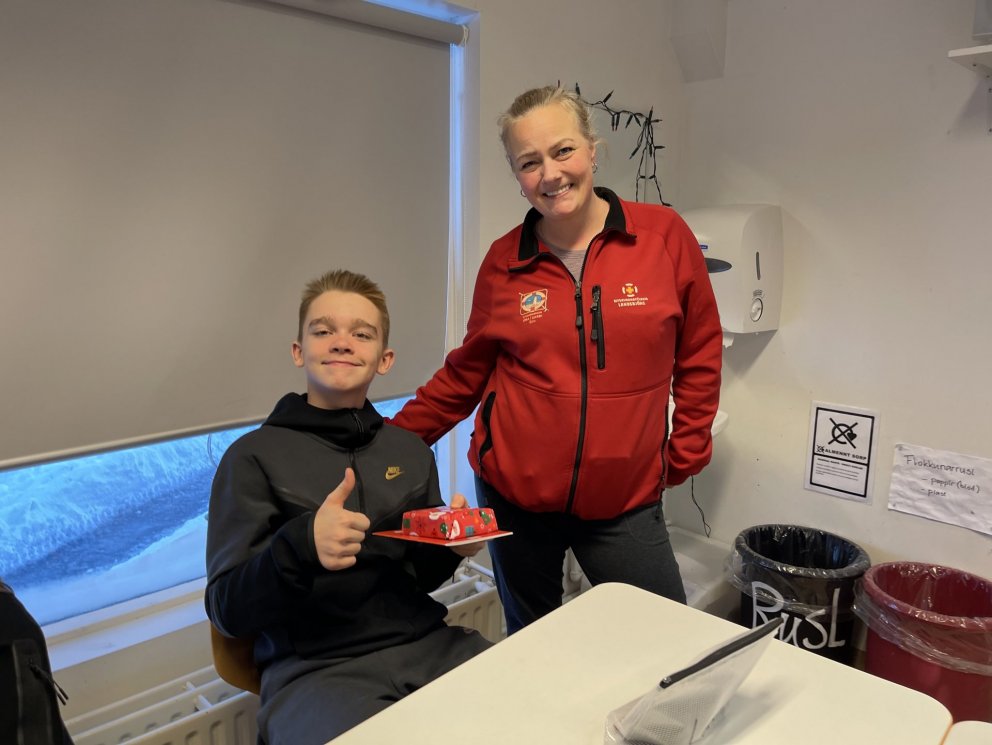 Gjöf frá Slysavarnadeildinni Unu í Garði