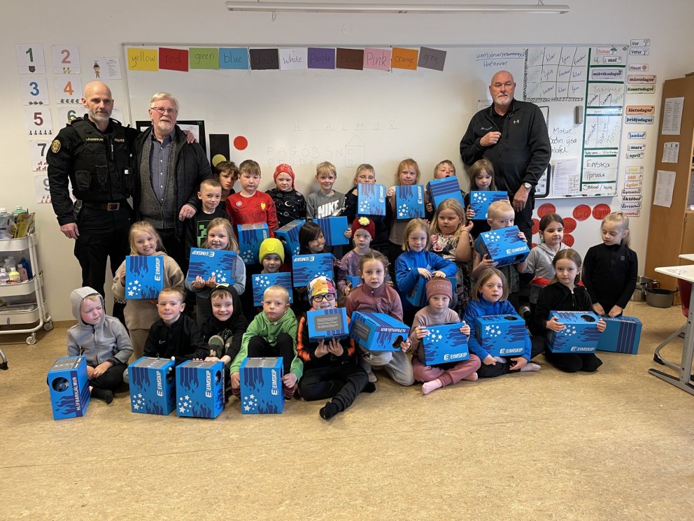 Nemendur voru himinn lifandi með hjálmanna og þökkum við Kiwanis kærlega fyrir.