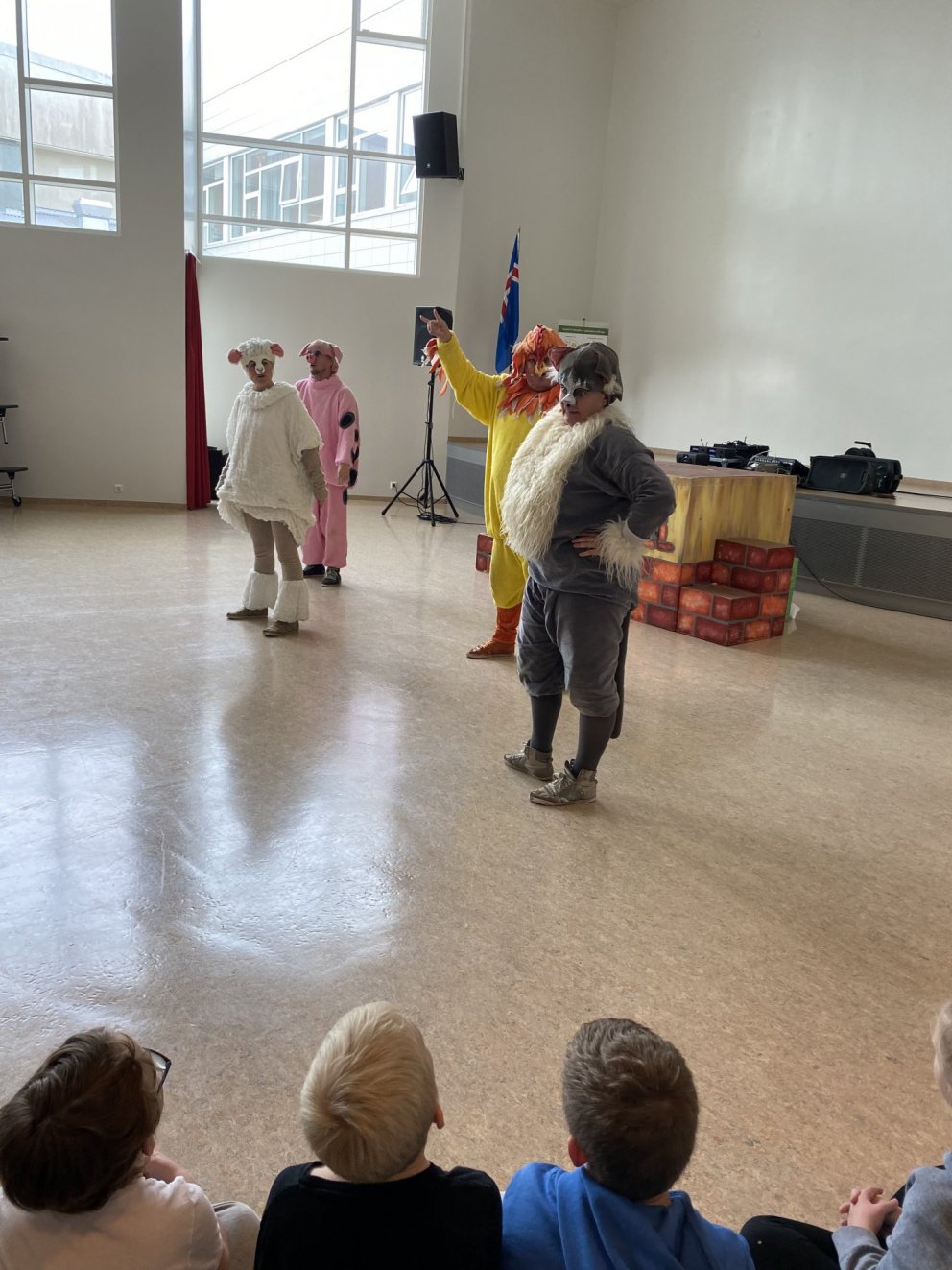 Leikhópurinn Lotta heimsótti 1. - 4. bekk