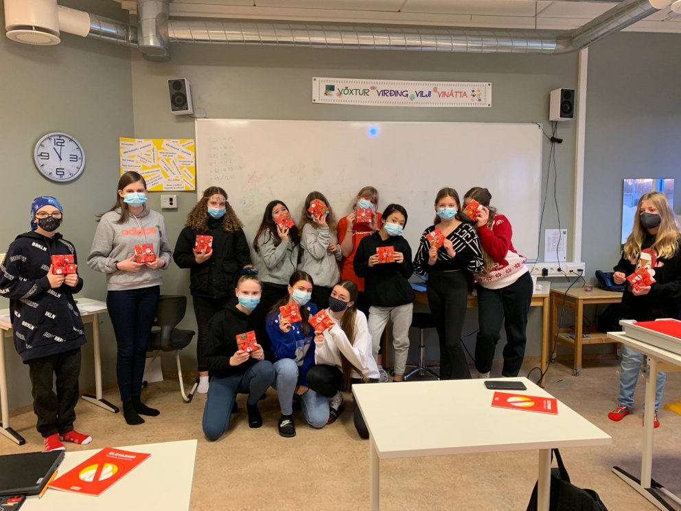 Gjöf frá Slysavarnadeildinni Unu í Garði