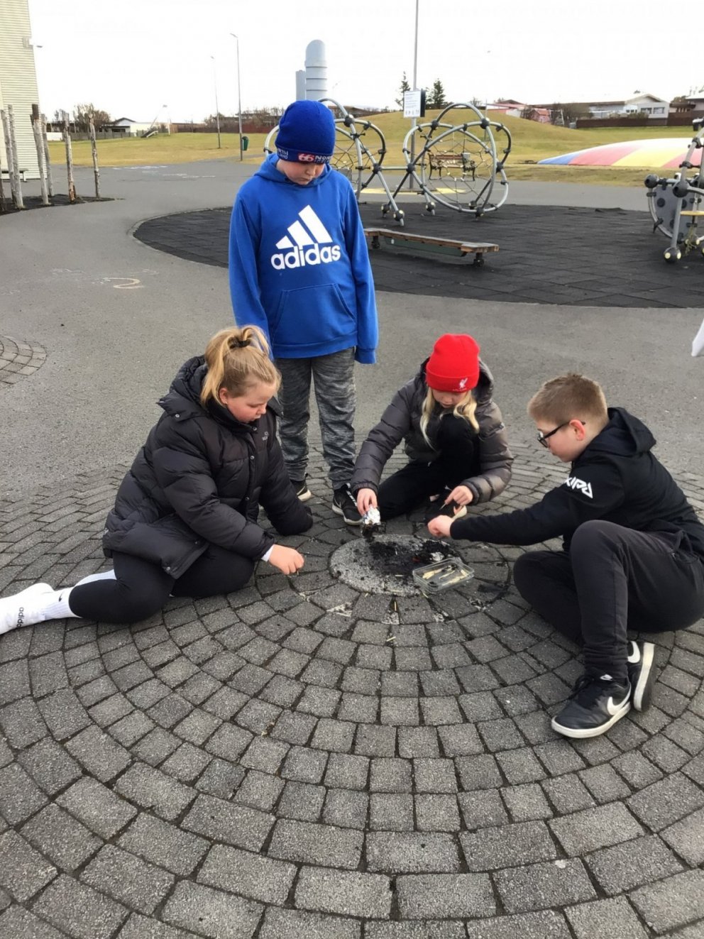 Reykbombur - tilraunaval á miðstigi