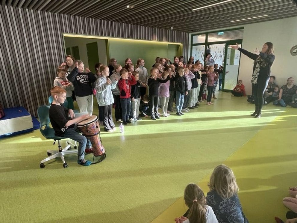 Söngur - Vinátta - Leikir