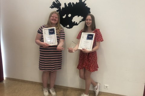 Ásdís Elma og Ásta Maren fengu aðalverðlaun Nýsköpunarkeppni grunnskólanna