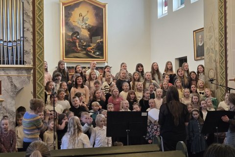 Barnakóramót - Í skugga vængja þinna