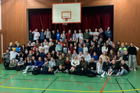 Nemendur Sandgerðisskóla ásamt nemendum úr Gerðaskóla og Vesturbæjarskóla.