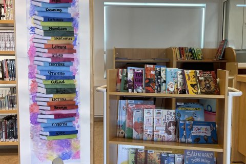 Veggspjald/listaverk eftir Konný Hrund myndmenntakennara.