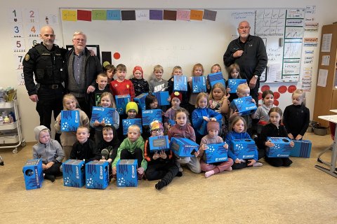 Nemendur voru himinn lifandi með hjálmanna og þökkum við Kiwanis kærlega fyrir.