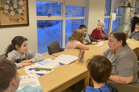 Heimsóttu íbúa Miðhúsa