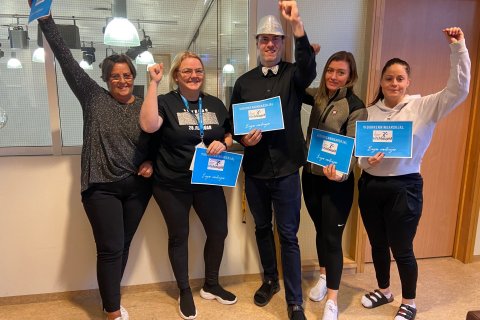 Liðið Engar væntingar vann keppnina innan skólans